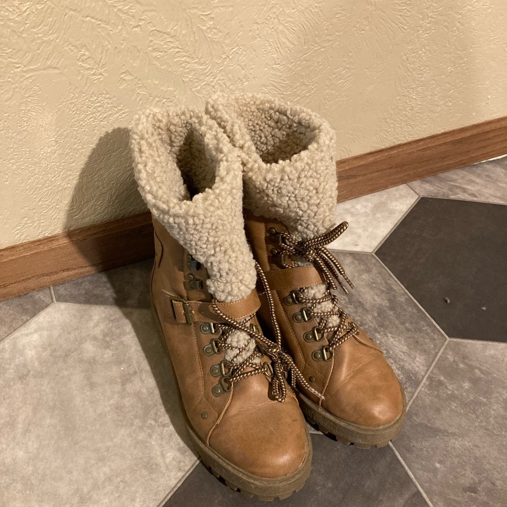 Sherpa Lined Booties - Picture 4 of 8